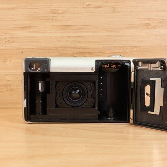 Pentax Espio 105SW 35mm Point & Shoot Film Camera / 28–105mm Zoom / Tested - Picture 9 of 9